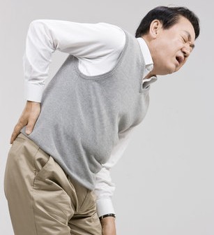 老人股骨头坏死
